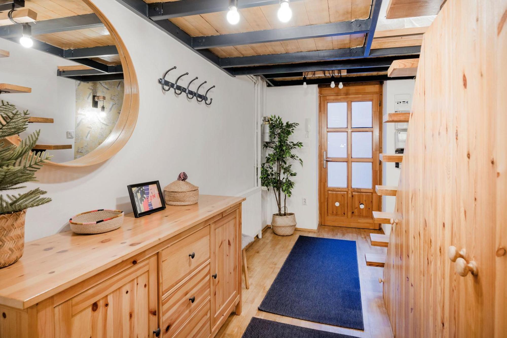 Wellness Wonderland Garden, Sauna, Jacuzzi In Cbd * Budapesta